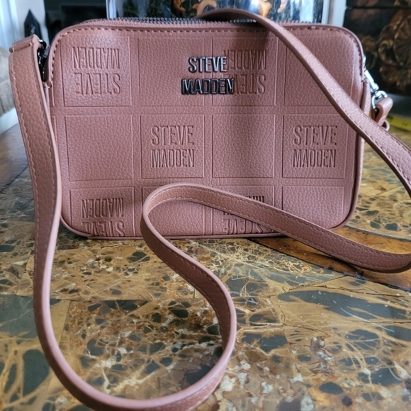 Steve Madden Handbags - 🚨🚨LOW START!!!!🚨🚨Steve Madden brown crossbody camera bag